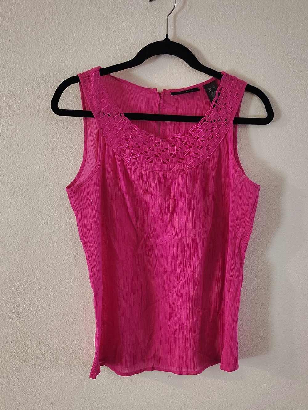 Axcess Liz Claiborne Womens Fuchsia Pink Crinkle Gauze Crochet Neck Tank Top S